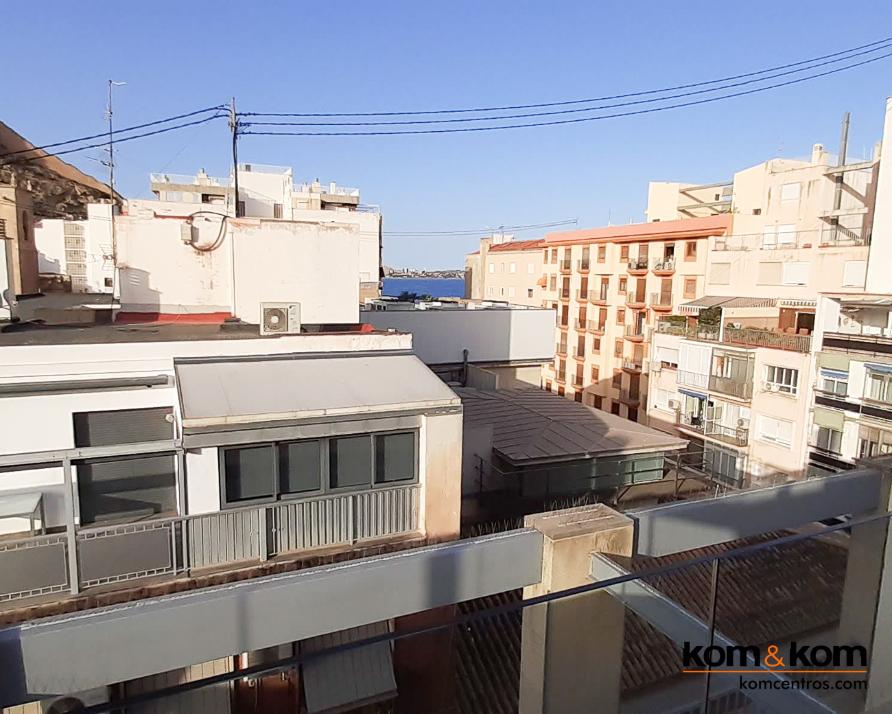 Highbar: Terraza Chill Out en la Azotea del hotel Odissey Room en el centro de Alicante. Proyecto Integral de Kom&Kom